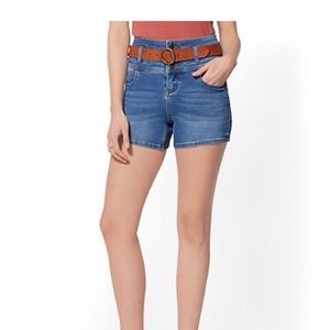 4” 3-button high waisted short- medium blue